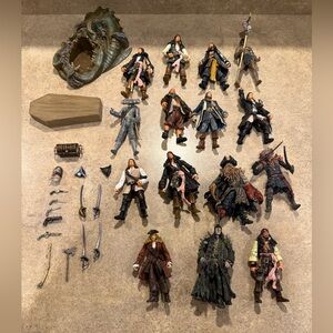 HUGE Lot of 15 Pirates of The Caribbean Figures + Accessories Disney Zizzle
